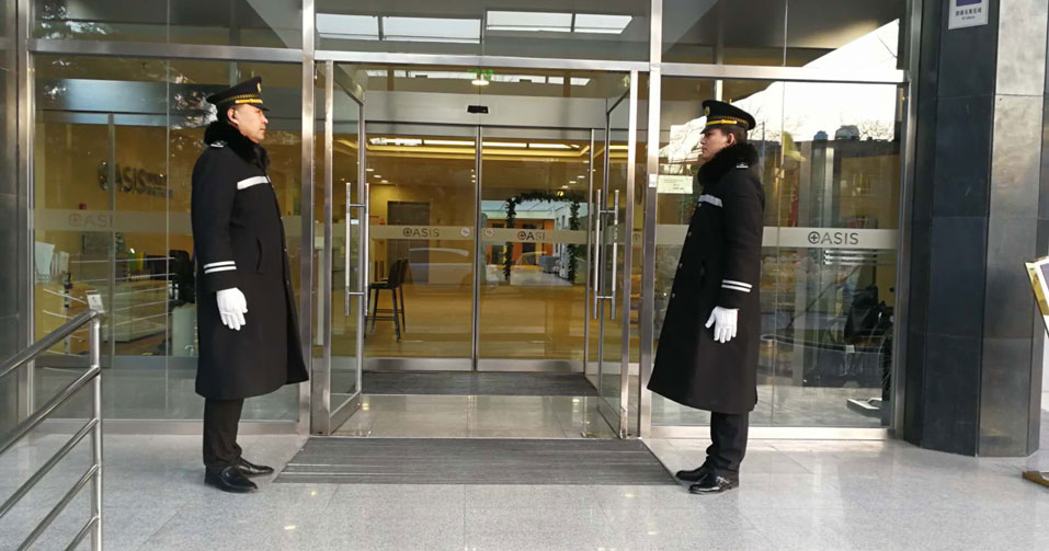門衛要自覺愛護公共財物，搞好室內環境衛生，門衛室不準存放與值班無關的他人物品。